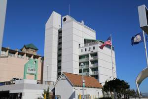 Viewitdoit The Dolphin Inn This All Suite Hotel Offers The Best Oceanfront For Your Virginia Beach Experience
